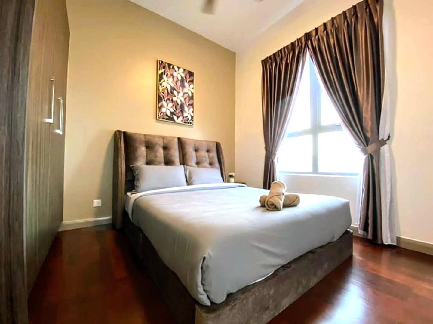 Seaview Silverscape * Malacca